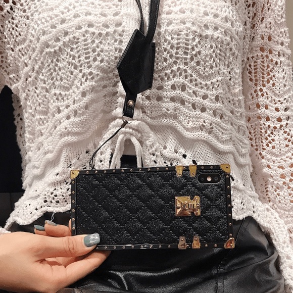 ✨Black Plaid Case✨ - Picture 2 of 8